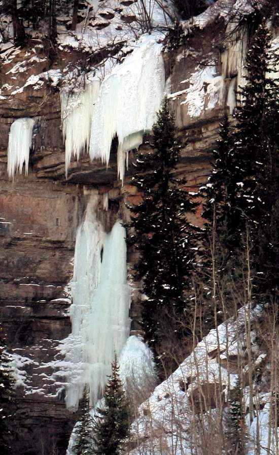 Photo taken after the collapse by the Vail Daily/Dominique Taylor.